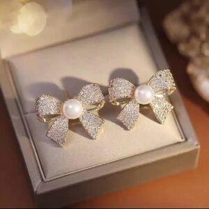 Chic & Timeless 2pc Pearl Stud Earrings with Bow Detail